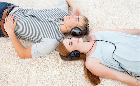 simsearch:400-04199223,k - Couple of young Teenagers listening to music Stock Photo - Budget Royalty-Free & Subscription, Code: 400-04199099