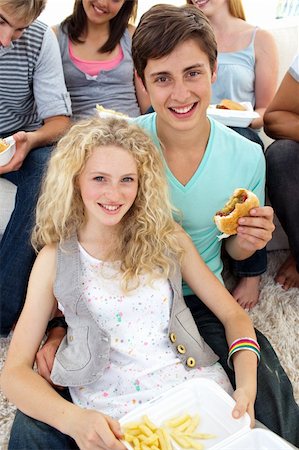 simsearch:400-04199223,k - Teenagers eating burgers and fries on the sofa Stock Photo - Budget Royalty-Free & Subscription, Code: 400-04199146
