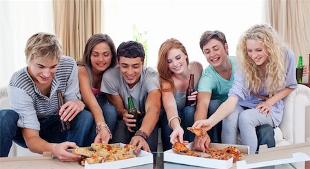 simsearch:400-04199223,k - Six teenagers eating pizza in the living-room on the sofa Stock Photo - Budget Royalty-Free & Subscription, Code: 400-04199216