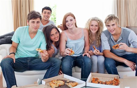 simsearch:400-04199223,k - Happy adolescents eating pizza at home Stock Photo - Budget Royalty-Free & Subscription, Code: 400-04199224