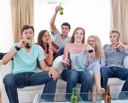 simsearch:400-04199223,k - Young friends drinking beer and watching tv at home Stock Photo - Budget Royalty-Free & Subscription, Code: 400-04199226