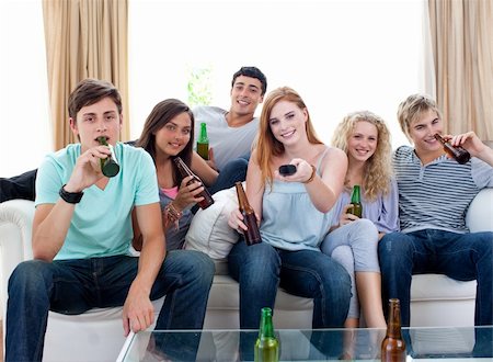simsearch:400-04199223,k - Young friends drinking beer and watching tv at home Stock Photo - Budget Royalty-Free & Subscription, Code: 400-04199227