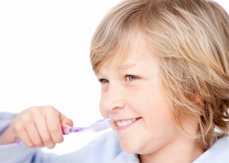 simsearch:400-04151137,k - Cute boy brushing his teeth against a white background Photographie de stock - Aubaine LD & Abonnement, Code: 400-04190093