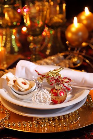 simsearch:400-05693119,k - Luxury place setting in golden and white  for Christmas Stock Photo - Budget Royalty-Free & Subscription, Code: 400-04190496
