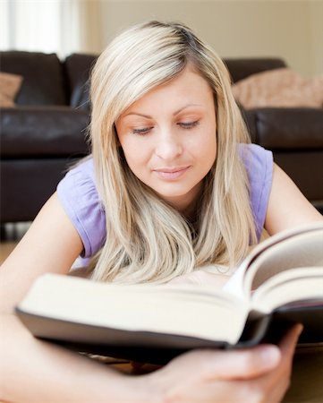 simsearch:400-04206778,k - Cute woman reading a book in the living-room Foto de stock - Super Valor sin royalties y Suscripción, Código: 400-04190788