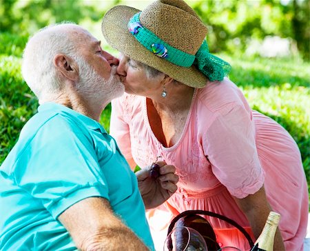 simsearch:400-04208630,k - Senior couple on a picnic, kissing in the park. Stock Photo - Budget Royalty-Free & Subscription, Code: 400-04208612
