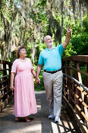 simsearch:400-04208630,k - Senior couple on vacation in Florida walking through a tropical park. Stock Photo - Budget Royalty-Free & Subscription, Code: 400-04208634