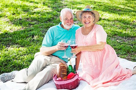 simsearch:400-04208630,k - Beautiful senior couple has a romatic picnic in the park. Stock Photo - Budget Royalty-Free & Subscription, Code: 400-04208641