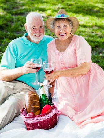 simsearch:400-04208630,k - Seniors on a romatic picnic toasting with wine glasses. Stock Photo - Budget Royalty-Free & Subscription, Code: 400-04209023