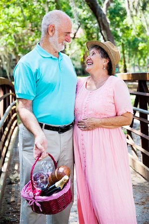 simsearch:400-04208630,k - Romantic senior couple with a picnic basket. Stock Photo - Budget Royalty-Free & Subscription, Code: 400-04203918