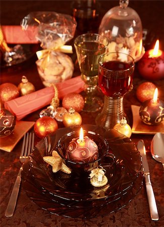 simsearch:400-05693119,k - Luxury place setting in golden and brown  for Christmas Stock Photo - Budget Royalty-Free & Subscription, Code: 400-04210704