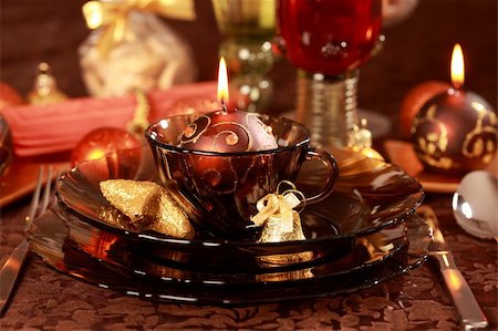 simsearch:400-05693119,k - Luxury place setting in golden and brown  for Christmas Stock Photo - Budget Royalty-Free & Subscription, Code: 400-04210703