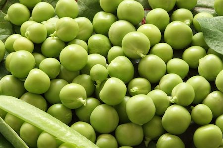 simsearch:400-05744520,k - Close-up of fresh green pea Stock Photo - Budget Royalty-Free & Subscription, Code: 400-04224379