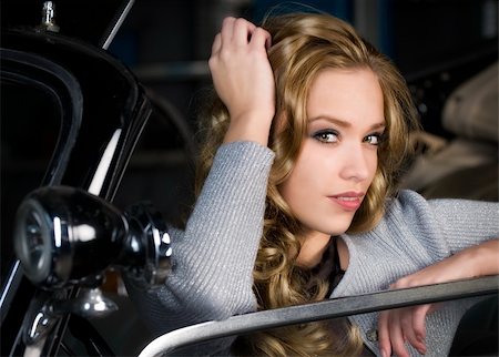 simsearch:400-04754019,k - pretyy young woman in an old car Stock Photo - Budget Royalty-Free & Subscription, Code: 400-04226497