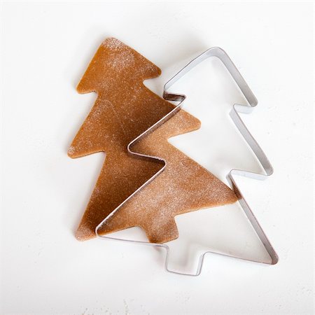 simsearch:400-05721521,k - Baking homemade Gingerbread cookies with a shape of a christmas tree Stock Photo - Budget Royalty-Free & Subscription, Code: 400-04236044