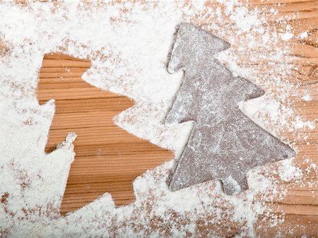 simsearch:400-05721521,k - Baking homemade Gingerbread cookies with a shape of a christmas tree Stock Photo - Budget Royalty-Free & Subscription, Code: 400-04236046