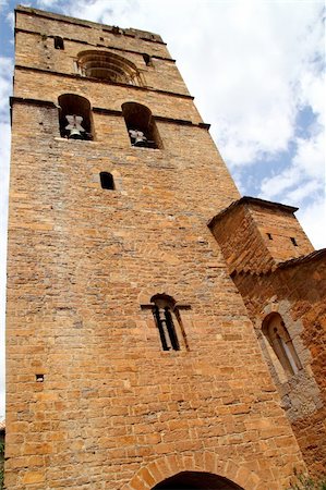 simsearch:400-04393153,k - Ainsa medieval romanesque village church Huesca Aragon Pyrenees spain Foto de stock - Super Valor sin royalties y Suscripción, Código: 400-04237877