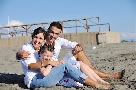 simsearch:400-05309800,k - happy young family in white clothing have fun at vacations on beautiful beach Stock Photo - Budget Royalty-Free & Subscription, Code: 400-04239387