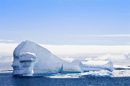 simsearch:400-04299237,k - Antarctic iceberg in the snow Stock Photo - Budget Royalty-Free & Subscription, Code: 400-04230732