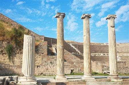 simsearch:400-06642892,k - Ruins of columns in Asklepion in ancient city of Bergama, Turkey Stock Photo - Budget Royalty-Free & Subscription, Code: 400-04230756
