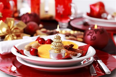 simsearch:400-05693119,k - Place setting for Christmas with fresh fruits Stock Photo - Budget Royalty-Free & Subscription, Code: 400-04232564