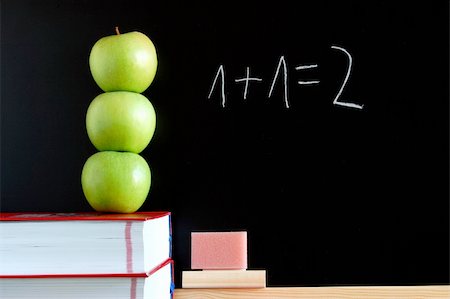 simsearch:400-04917346,k - blackboard with apples and books showing a concept for education Stock Photo - Budget Royalty-Free & Subscription, Code: 400-04241427