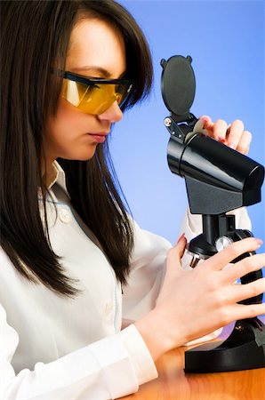 simsearch:400-05669968,k - Woman scientist working in the lab Stock Photo - Budget Royalty-Free & Subscription, Code: 400-04241883