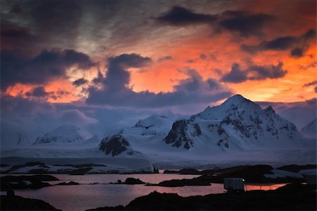 simsearch:400-04581013,k - Beautiful sunset in Antarctica, mountains in the background Stock Photo - Budget Royalty-Free & Subscription, Code: 400-04256278