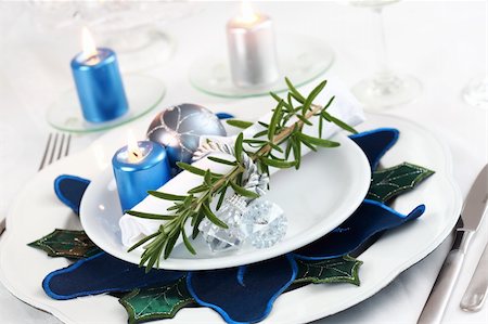 simsearch:400-05693119,k - Place setting in white with rosemary for Christmas Stock Photo - Budget Royalty-Free & Subscription, Code: 400-04257364