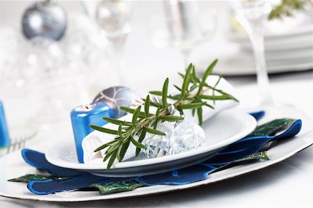 simsearch:400-05693119,k - Place setting in white with rosemary for Christmas Stock Photo - Budget Royalty-Free & Subscription, Code: 400-04257365