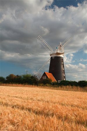 simsearch:400-05319608,k - Old windmill in Wells - next the sea in Great Britain Stock Photo - Budget Royalty-Free & Subscription, Code: 400-04258102