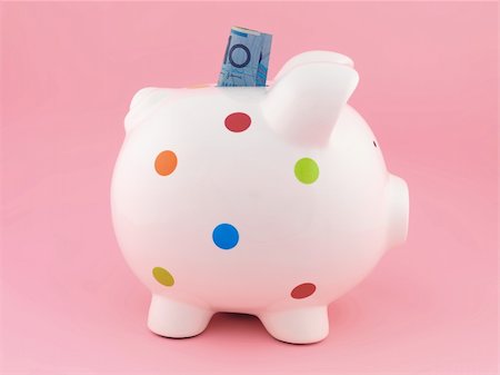 simsearch:400-06077471,k - A piggy bank isolated against a pink background Stock Photo - Budget Royalty-Free & Subscription, Code: 400-04259424