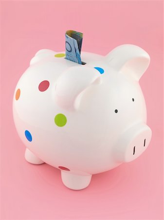 simsearch:400-06077471,k - A piggy bank isolated against a pink background Stock Photo - Budget Royalty-Free & Subscription, Code: 400-04259425