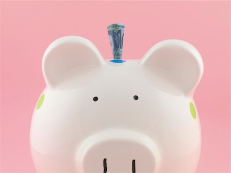 simsearch:400-06077471,k - A piggy bank isolated against a pink background Stock Photo - Budget Royalty-Free & Subscription, Code: 400-04259427