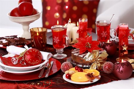 simsearch:400-05693119,k - Place setting for Christmas with fresh fruits Stock Photo - Budget Royalty-Free & Subscription, Code: 400-04266046