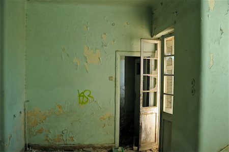 simsearch:859-03983026,k - Empty room and textured peeling paint wall. Abandoned house interior. Stock Photo - Budget Royalty-Free & Subscription, Code: 400-04269319