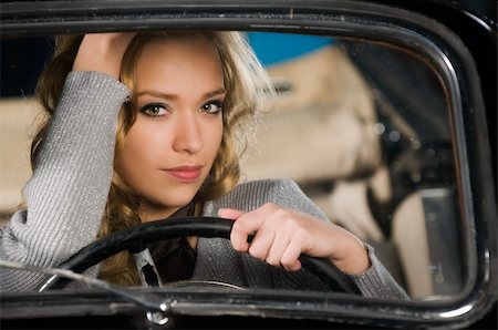 simsearch:400-04754019,k - pretty young girl in an old car Stock Photo - Budget Royalty-Free & Subscription, Code: 400-04260841