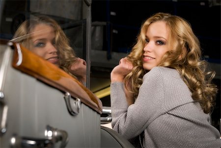 simsearch:400-04754019,k - pretty young woman in an old car Stock Photo - Budget Royalty-Free & Subscription, Code: 400-04261370