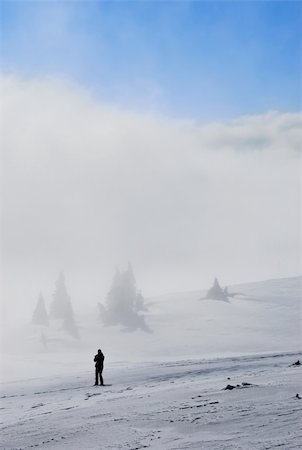 simsearch:400-04269017,k - Wander in the beautiful snow-covered winter mountains Photographie de stock - Aubaine LD & Abonnement, Code: 400-04263072