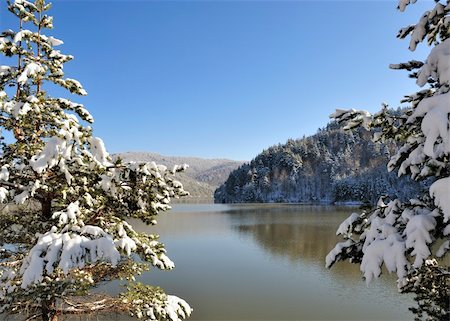 simsearch:400-05271081,k - Mountain Snow Scene and lake from Macedonia Photographie de stock - Aubaine LD & Abonnement, Code: 400-04275010