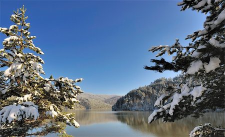 simsearch:400-05271081,k - Mountain Snow Scene and lake from Macedonia Photographie de stock - Aubaine LD & Abonnement, Code: 400-04275028