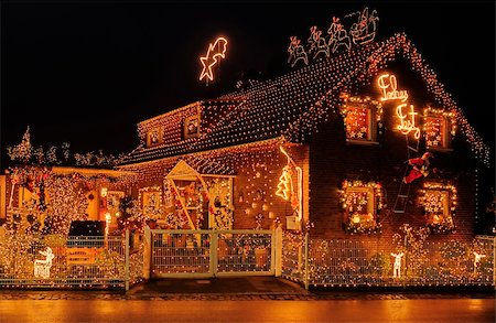 house fully decorated with christmas lights Stock Photo - Budget Royalty-Free & Subscription, Code: 400-04276122