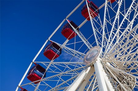 simsearch:400-08403714,k - Ferris wheel on the blue sky background Stock Photo - Budget Royalty-Free & Subscription, Code: 400-04277533