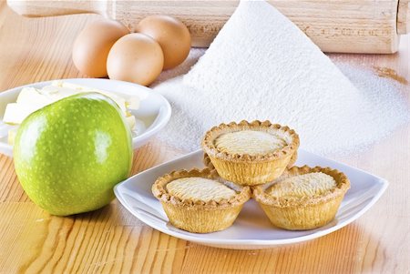 simsearch:400-04370315,k - Freshly made apple pies on the table with flour eggs apple and  butter Stock Photo - Budget Royalty-Free & Subscription, Code: 400-04270891