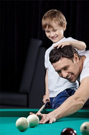pool child - The young man with the son plays billiards Foto de stock - Super Valor sin royalties y Suscripción, Código: 400-04271219