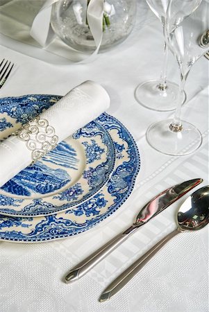 simsearch:400-05693119,k - Holiday place setting with napkin, fork and knife Stock Photo - Budget Royalty-Free & Subscription, Code: 400-04284678