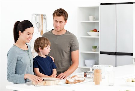 simsearch:400-05744780,k - Happy family eating bread in the kitchen at home Stock Photo - Budget Royalty-Free & Subscription, Code: 400-04287056