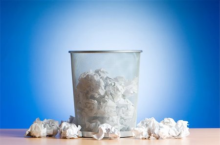 Garbage bin with paper waste isolated on white Photographie de stock - Aubaine LD & Abonnement, Code: 400-04288959