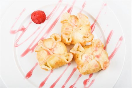 simsearch:400-05173009,k - cakes closeup on a white plate drizzled with strawberry sauce Stock Photo - Budget Royalty-Free & Subscription, Code: 400-04281851