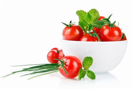 simsearch:400-05664137,k - fresh tomatoes with green leaf isolated on white background Stock Photo - Budget Royalty-Free & Subscription, Code: 400-04298550